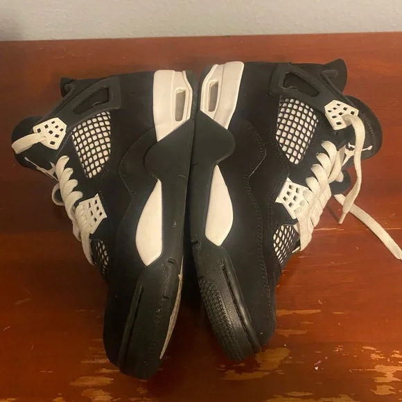 Jordan Black and White Low-Top Sneakers Air Jordan 4 Retro Thunder - Picture 2 of 10